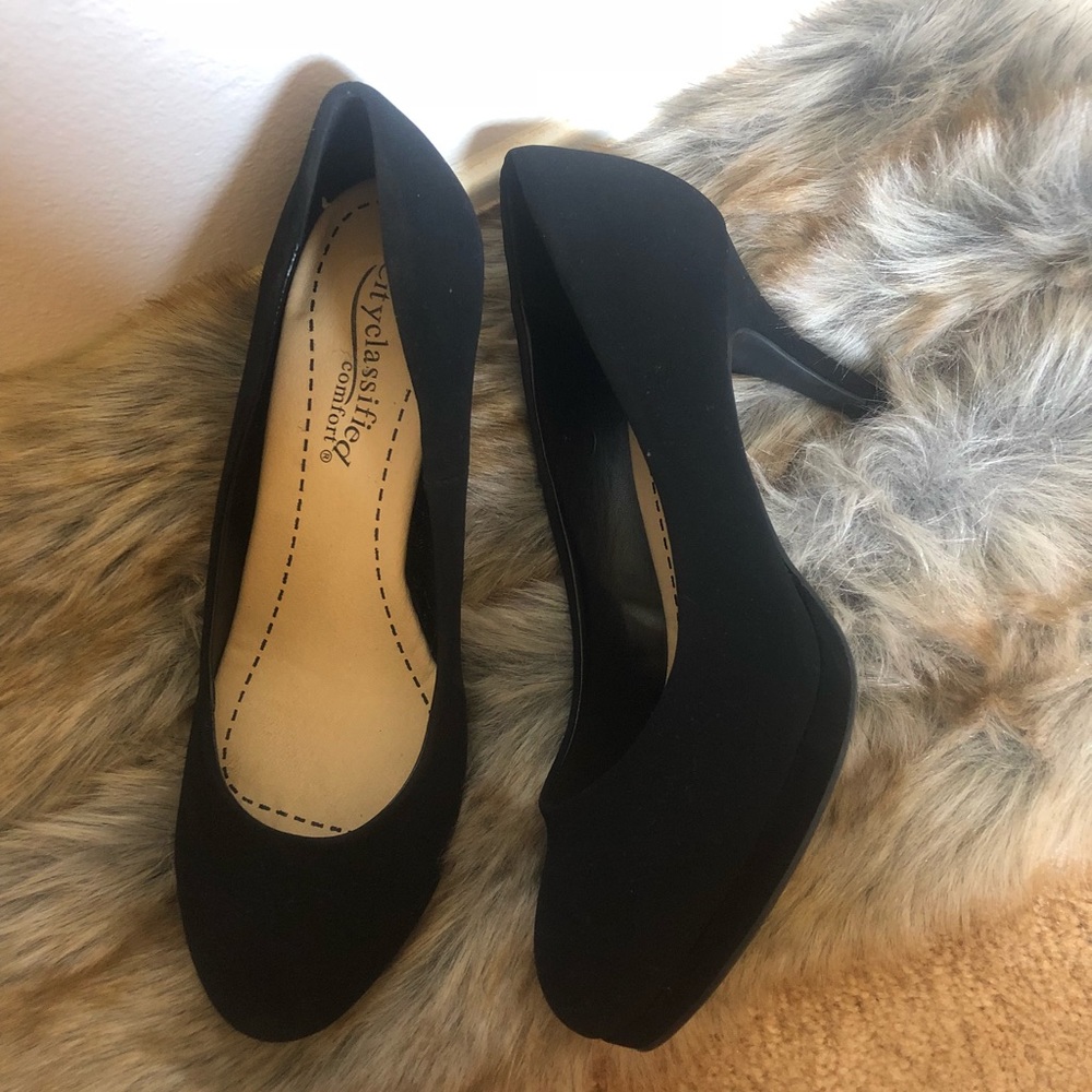Brand New Suede Style Black Low Heel Comfort Pumps